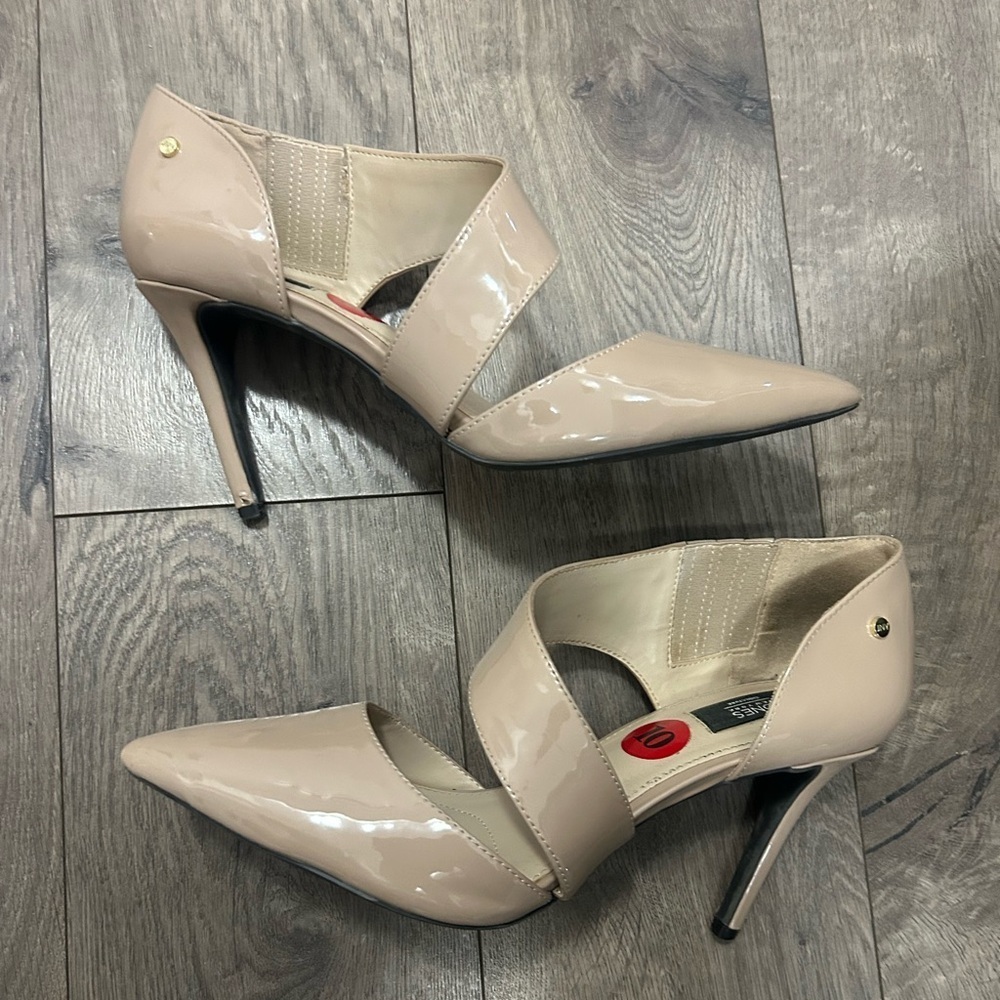 Elegant Nude Jones New York Signature Heels